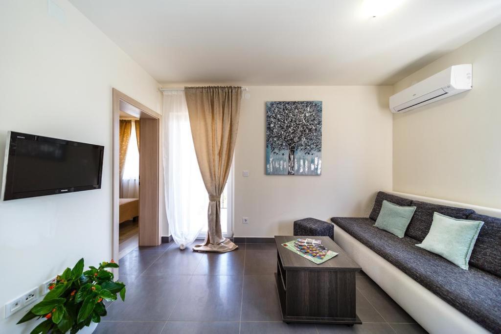 Apartments Leondori Krk Town Dış mekan fotoğraf