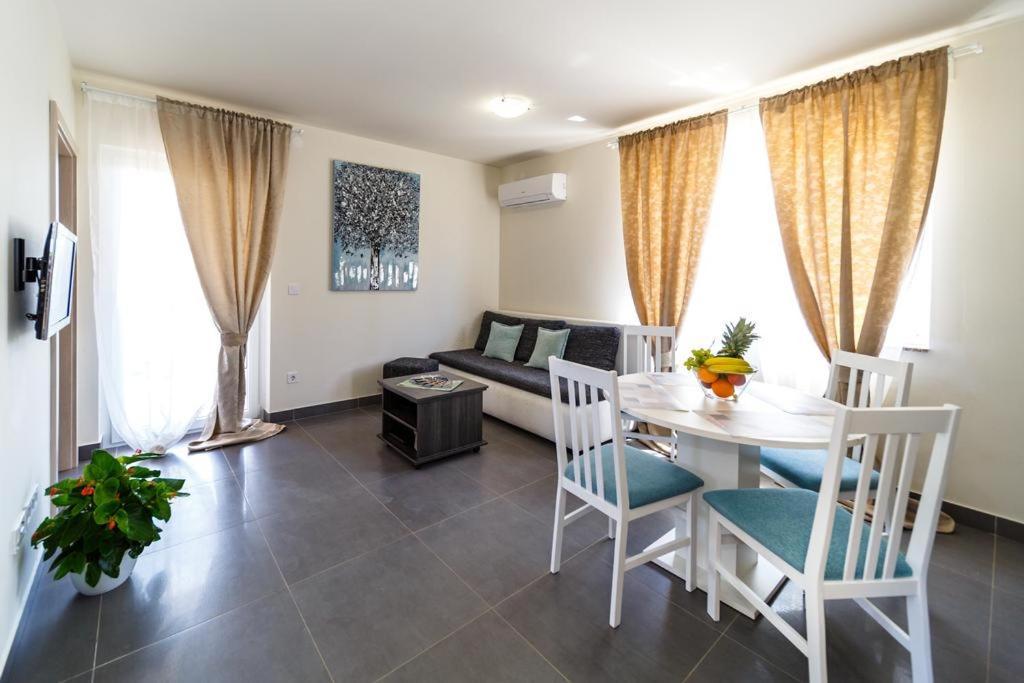 Apartments Leondori Krk Town Dış mekan fotoğraf