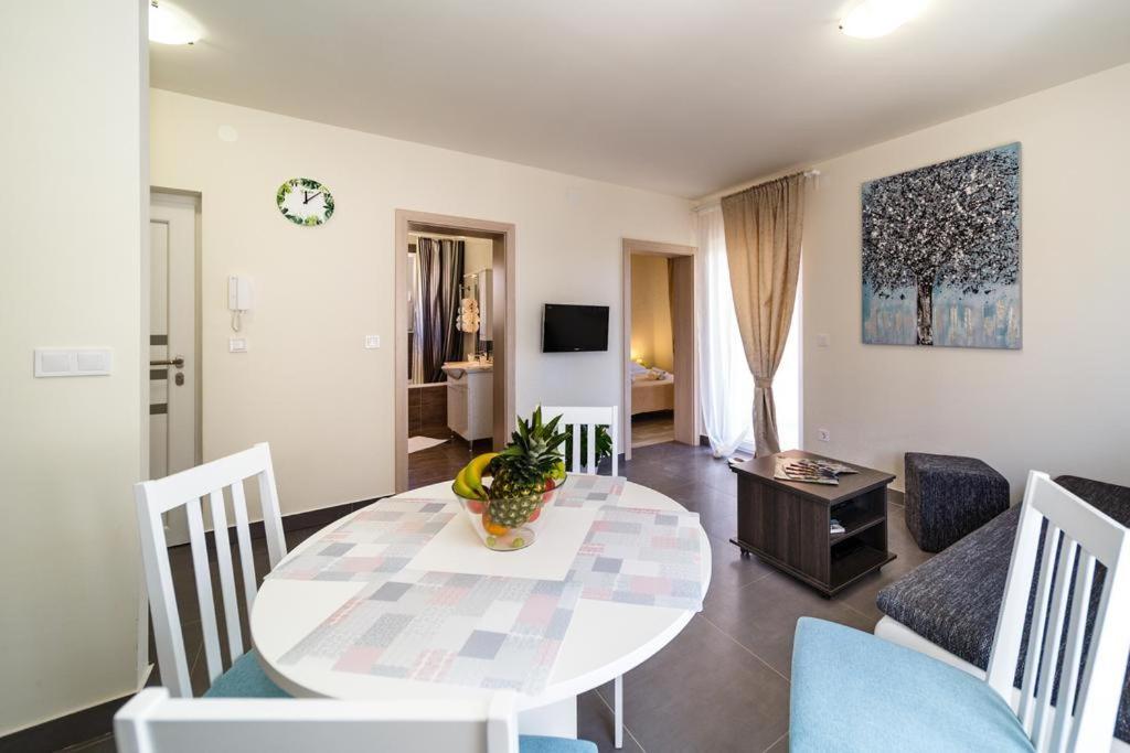 Apartments Leondori Krk Town Dış mekan fotoğraf