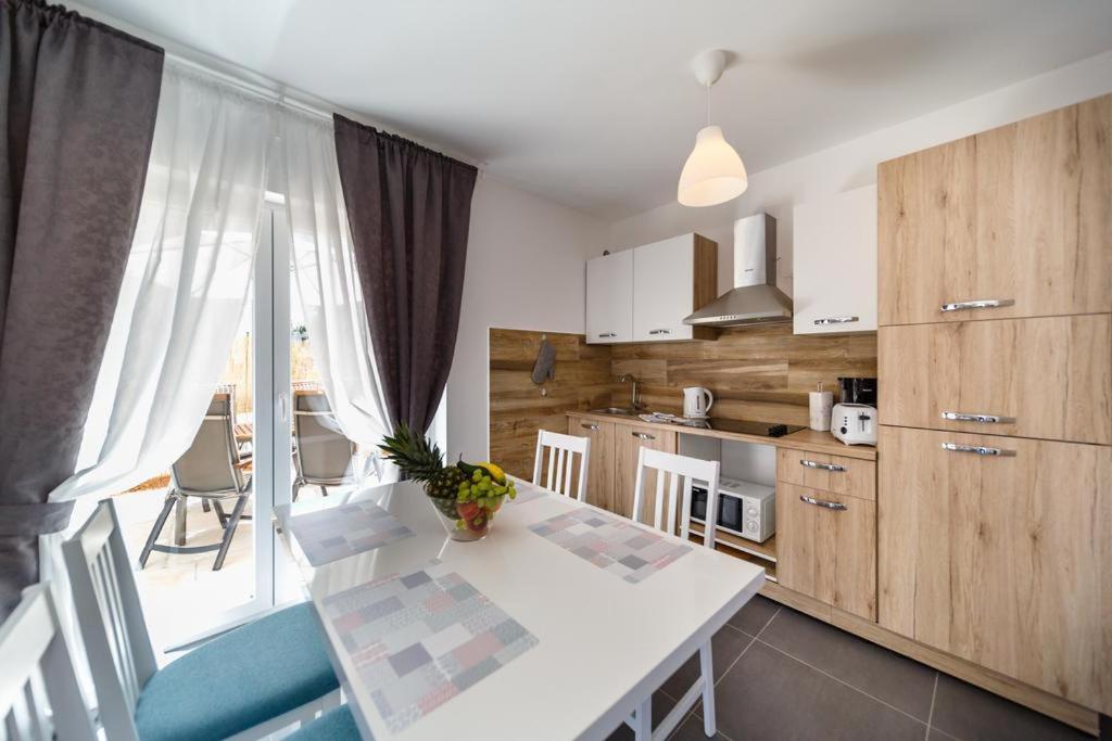 Apartments Leondori Krk Town Dış mekan fotoğraf